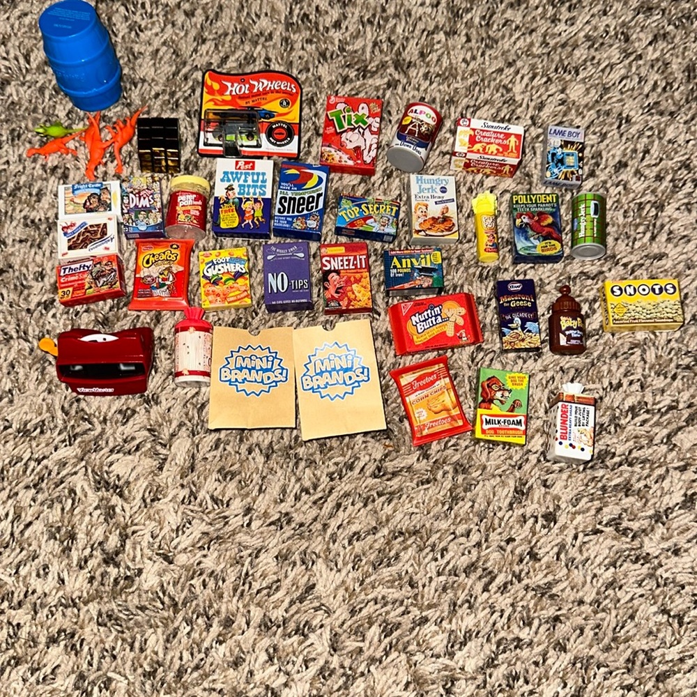 Dollhouse miniatures